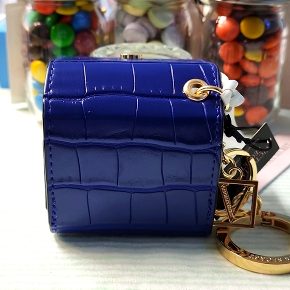 VICTORIA'S SECRET Earbud Holder! BRAND NEW! - Picture 3 of 3